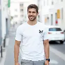 T-shirt Blanc unisexe - T'as la Ref (mannequin homme 3).webp