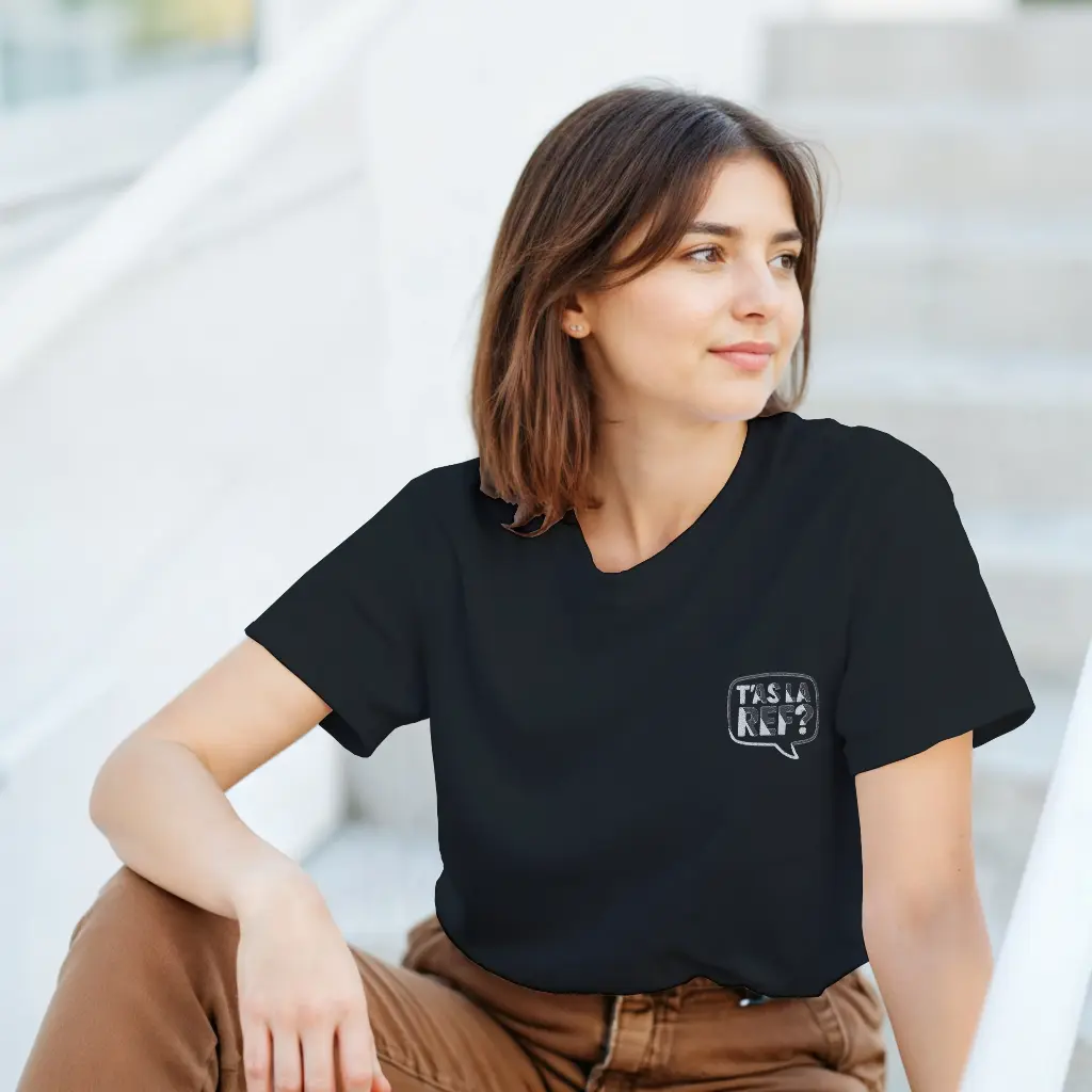 T-shirt Noir unisexe - T'as la Ref (mannequin femme 1).webp